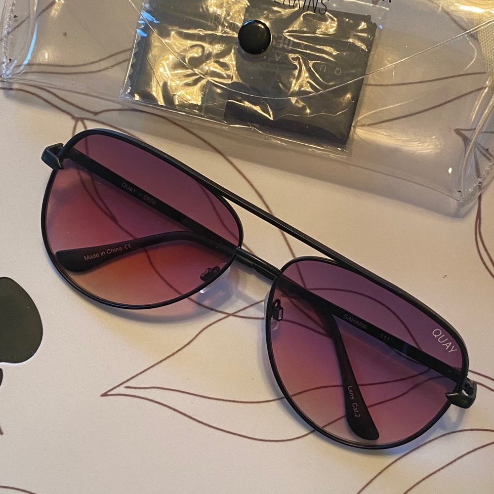 Dezi quay sunglasses
